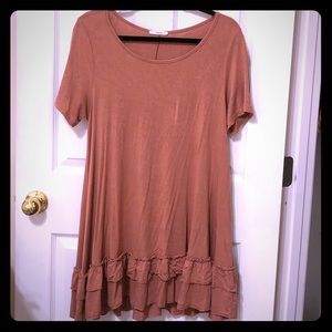 Mauve Easel Tunic w/ Ruffles at the Bottom Sz L
